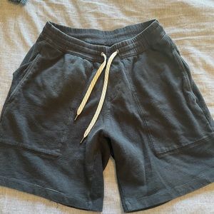 Mens Vuori shorts black small